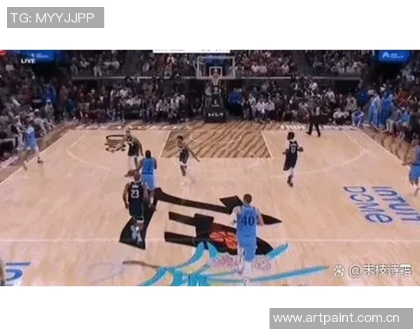 镜头捕捉：独行侠赛场小动作引发热议